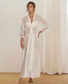 Длинный полупрозрачный женский халат с кружевом Selmark, кремовый