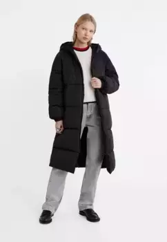 Длинный пуховик Stradivarius, черный