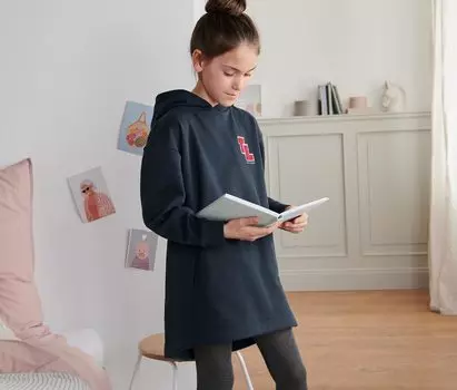 Длинный свитер с капюшоном Tchibo