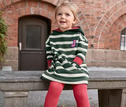 Длинный свитер с капюшоном Tchibo, зелено-белая полоска