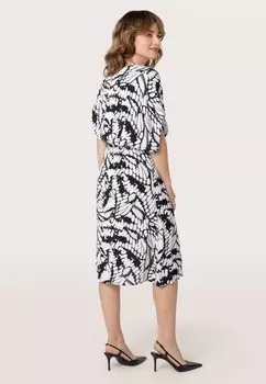 Дневное платье QUIOSQUE, белый