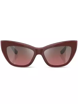 Dolce & Gabbana Eyewear солнцезащитные очки в оправе 'кошачий глаз', красный
