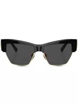 Dolce & Gabbana Eyewear солнцезащитные очки в оправе 'кошачий глаз' с логотипом, черный