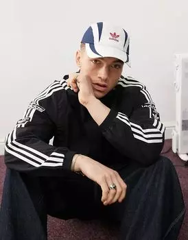 Дорожная кепка белого цвета adidas Originals