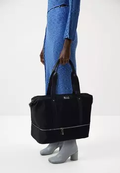 Дорожная сумка Madden Girl, черная