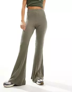 Двухцветные брюки-клеш из трикотажного джерси цвета хаки Monki