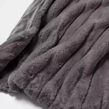 Двустороннее плед-одеяло из текстурированного искусственного меха, нейтрального цвета - Threshold, цвет Gray