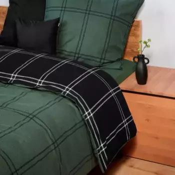 Двустороннее постельное белье Schiesser «Эллис» из мягкого хлопка в классическую клетку, выполненное в зеленом цвете, темно-зеленый