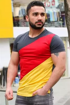 Дымчатая футболка с цветными блоками 3018 MADMEXT