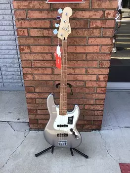 Джазовый бас-гитарист Fender 149903581
