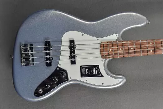 Джазовый бас-гитарист Fender Player Jazz Bass