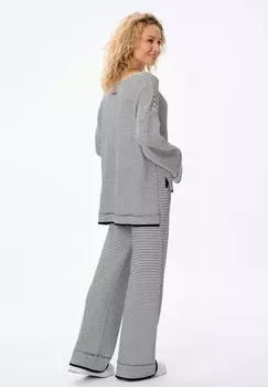 Джемпер blue shadow, черный