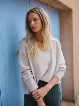 Джемпер NRBY Sydney Cashmere V-Neck, серебряный