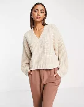 Джемпер oversize из пушистой пряжи ASOS DESIGN премиум-класса с V-образным вырезом и камнем