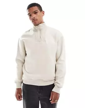 Джемпер с ребристым вырезом и застежкой-молнией 1/4 светло-бежевого цвета Bershka