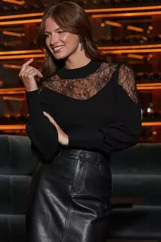 Джемпер тонкой вязки с кружевной отделкой на плечах Sosandar, черный