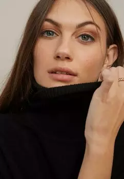 Джемпер ULTRASOFT TURTLENECK Falconeri, черный