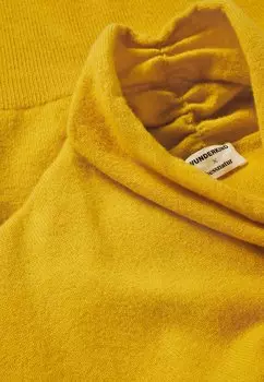 Джемпер WUNDERKIND hessnatur, желтый