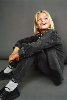 Джинсовая куртка с вышивкой ZARA, черный