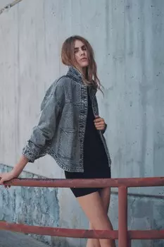 Джинсовая куртка z1975 с накладными карманами ZARA, серый