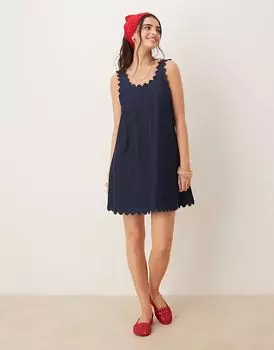 Джинсовое мини-платье ASOS DESIGN с фестончатым краем, цвет: промытый