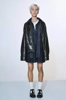 Джинсовое платье с деталями на галстуке ZARA, темный индиго