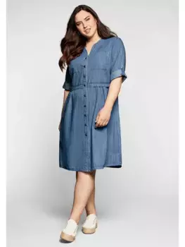 Джинсовое платье Sheego "Большие размеры" с планкой на пуговицах и завышенной талией, голубой