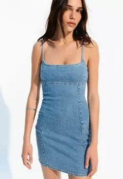 Джинсовое платье SHORT Bershka, цвет Light-Blue Denim