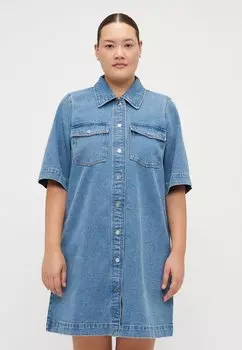 Джинсовое платье VMCFENJA 2/4 SHORT DRESS Vero Moda Curve, цвет Medium Blue Denim