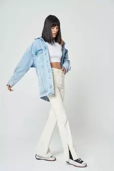 Джинсовые брюки Aurora Ecru с высокой талией и расклешенной молнией C 4528-016 CROSS JEANS