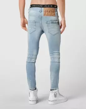 Джинсовые брюки скинни в байкерском стиле с заклепками Philipp Plein, цвет Ice Cube