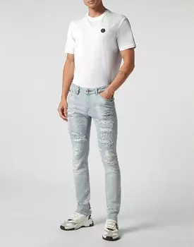Джинсовые брюки узкого кроя с узором пейсли Philipp Plein, цвет Ice Cube