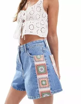 Джинсовые шорты ASOS DESIGN dad с вязаной крючком вставкой в средне-синем цвете