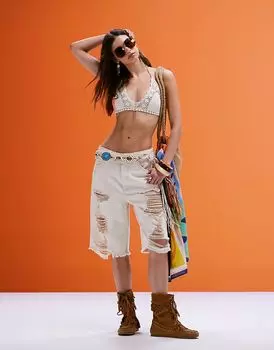 Джинсовые шорты-бермуды ASOS DESIGN с разрывами цвета экрю