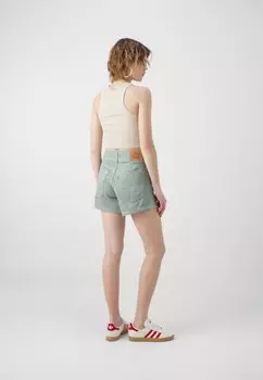 Джинсовые шорты Mom Levi's, светло-зеленые