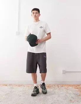 Джинсовые шорты Santa Cruz UFO с большой вышитой деталью черного цвета