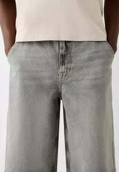 Джинсовые шорты SKATER Bershka, светло-серый