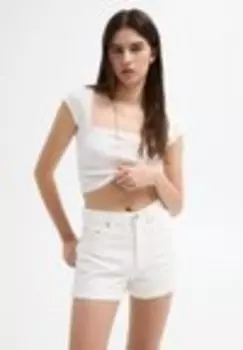 Джинсовые шорты TURN-UP MOM Pull&Bear, белый