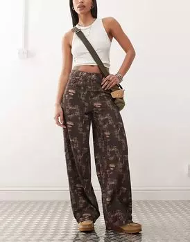 Джинсы-баллоны COLLUSION XL с матовым принтом