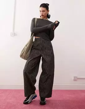 Джинсы-баллоны COLLUSION XL со змеиным принтом