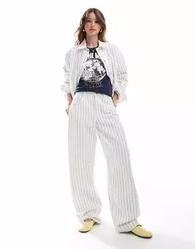 Джинсы-баллоны Pull&Bear в тонкую белую полоску