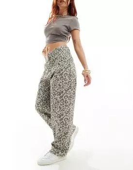 Джинсы-баллоны Stradivarius STR с леопардовым принтом