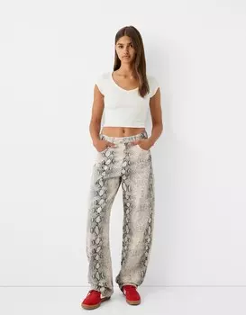 Джинсы balloon fit с анималистичным принтом Bershka, серый