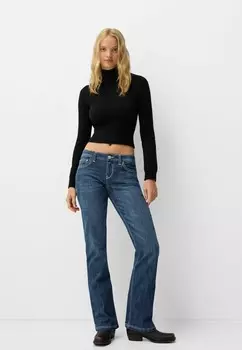 Джинсы Bootcut EMBROIDERED Bershka, темно-синий