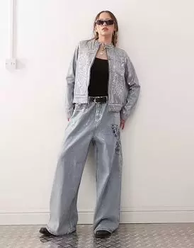 Джинсы Ed Hardy с металлическим принтом черепа в отбеленном цвете