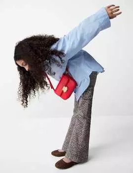 Джинсы-клеш Regular Fit Denim с леопардовым принтом Marks & Spencer, разноцветный