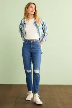 Джинсы Mom Fit с потертостями на коленях Next, синий