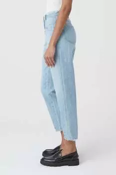 Джинсы – название стиля PEDAL PUSHER CLOSED, светло-синий