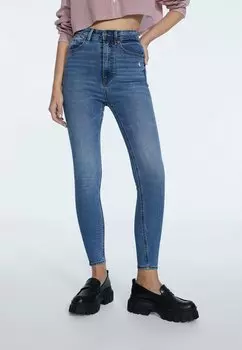 Джинсы облегающего кроя Stradivarius