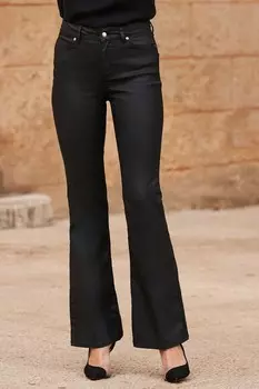 Джинсы Petite Kick Flare с покрытием Sosandar, черный